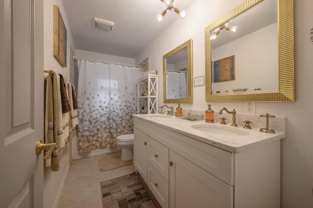 Golden Greek Getaway Chic House In Heart Of Tampa Villa Exterior photo